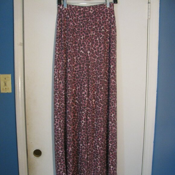 Zenana Animal Print Casual Pant Small NWOT ?? Pink Black Soft Stretch Knit - Picture 1 of 5